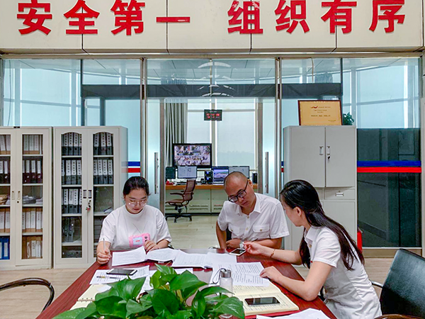 6月20日，運行指揮中心協(xié)同各保障單位組織開展了2019年大面積航班延誤應(yīng)急處置演練。.png