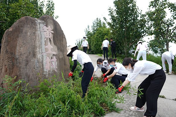 “助力鄉(xiāng)村振興，踐行艱苦奮斗” 將新員工黨性教育活動(dòng)搬到對(duì)口幫扶村2.jpg